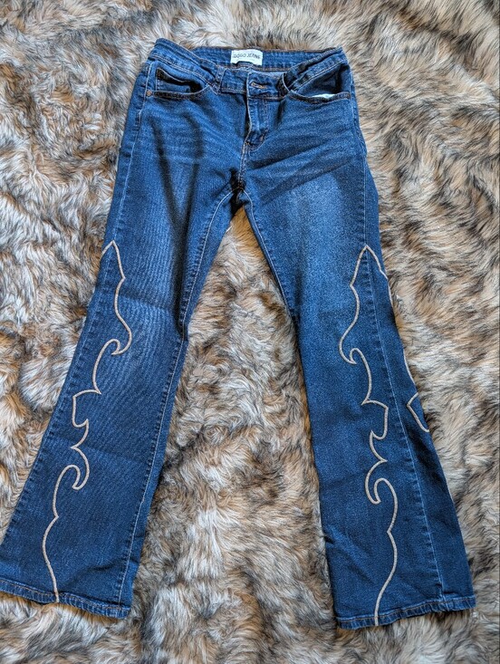 GOGO Denim - GoGo Side Embroidered Flare Jeans Size 9/29 BohoChic Meets Cowgirl Vibe